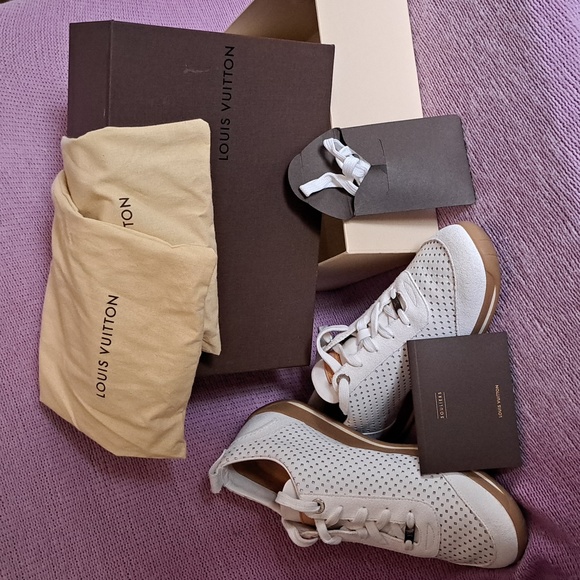Louis Vuitton women's leather and suede sneakers. - Picture 7 of 9